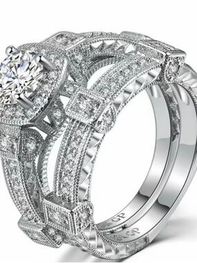Vintage-Inspired Moissanite 18 Gold Bridal Ring Set 6,7,8,9